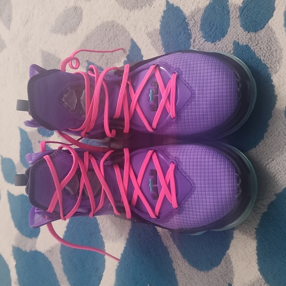 Nike LeBron 19